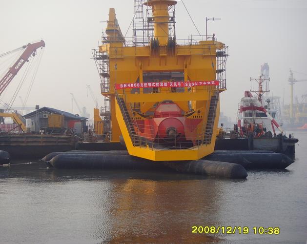 濟(jì)南昌林氣囊容器廠_船用氣囊_船用靠球( 護(hù)舷 )_充氣芯模